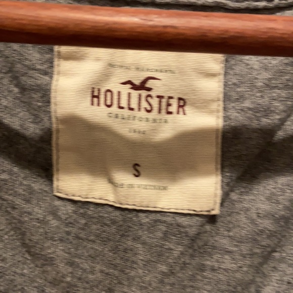 hollister v neck tee - Picture 2 of 4